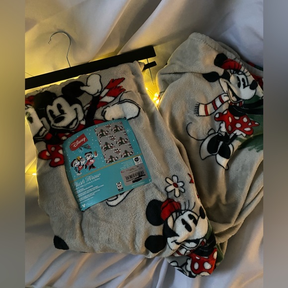 Disneys Christmas Mickey & Minnie 🥰🎄 - Picture 8 of 8
